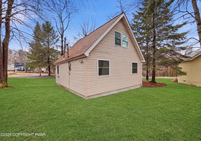 Homes for sale in Tobyhanna, PA | 838 Country Pl Dr, Tobyhanna, PA 18466 | MLS# PM-141797