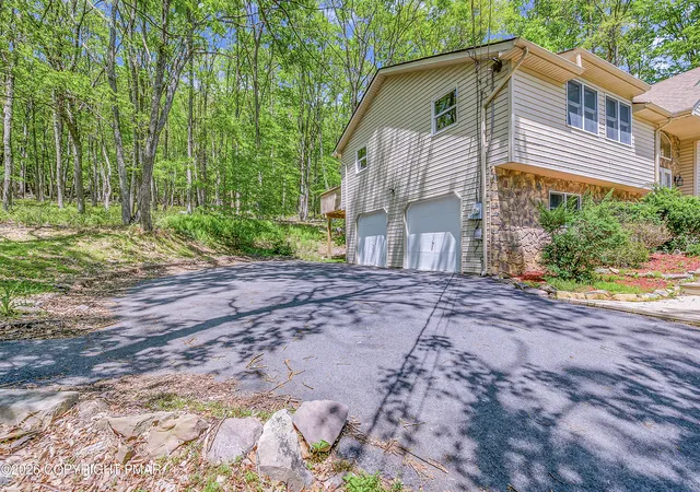 Homes for sale in Effort, PA | 171 Foothill Blvd, Effort, PA 18330 | MLS# PM-141796