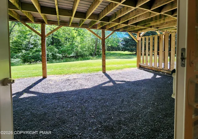 Homes for sale in East Stroudsburg, PA | 30 Oak Leaf Ln, East Stroudsburg, PA 18301 | MLS# PM-141862