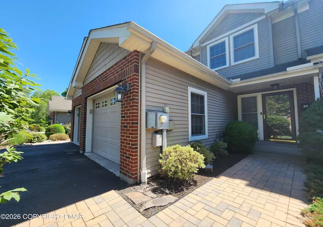 Homes for sale in East Stroudsburg, PA | 30 Oak Leaf Ln, East Stroudsburg, PA 18301 | MLS# PM-141862