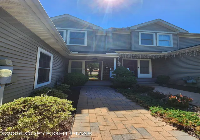 Homes for sale in East Stroudsburg, PA | 30 Oak Leaf Ln, East Stroudsburg, PA 18301 | MLS# PM-141862