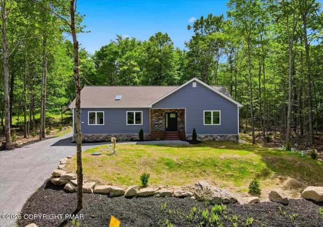 Homes for sale in Greentown, PA | 124 Wallenpaupack Dr, Greentown, PA 18426 | MLS# PM-141823