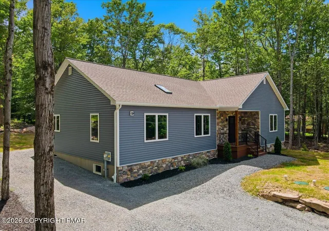 Homes for sale in Greentown, PA | 124 Wallenpaupack Dr, Greentown, PA 18426 | MLS# PM-141823