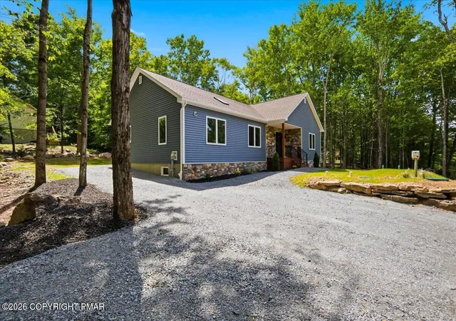 Homes for sale in Greentown, PA | 124 Wallenpaupack Dr, Greentown, PA 18426 | MLS# PM-141823