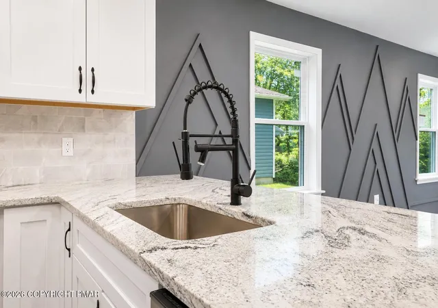 Homes for sale in Tobyhanna, PA | 8585 Periwinkle Dr, Tobyhanna, PA 18466 | MLS# PM-141838