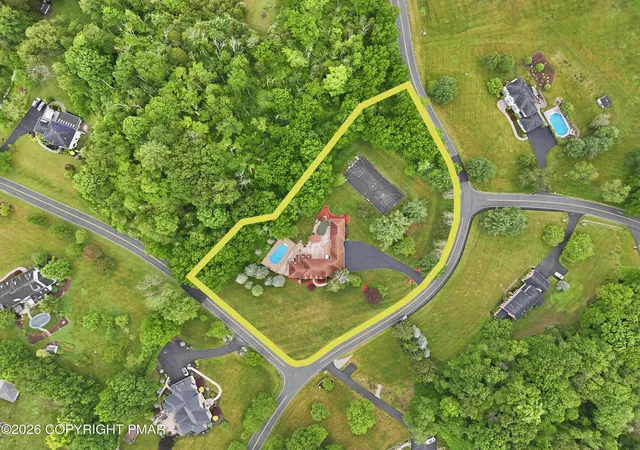 Homes for sale in Stroudsburg, PA | 2134 Fox Run Rd, Stroudsburg, PA 18360 | MLS# PM-141896
