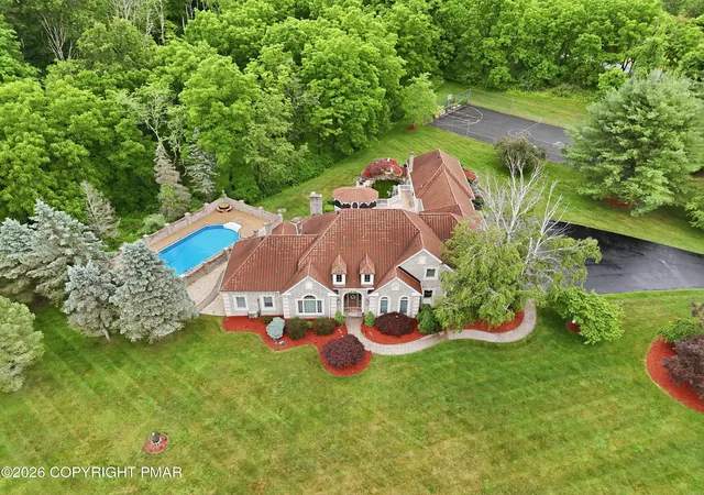 Homes for sale in Stroudsburg, PA | 2134 Fox Run Rd, Stroudsburg, PA 18360 | MLS# PM-141896