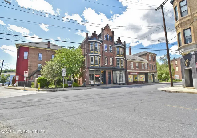 Listing Photo 2 - Condo for sale in building located at 28 S Main St, Bangor, PA 16112 - Unit #
