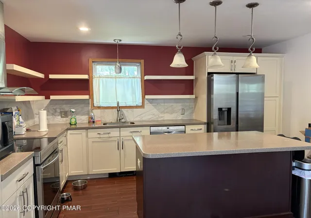 Homes for sale in Long Pond, PA | 932 Cricket Ln, Long Pond, PA 18334 | MLS# PM-141942