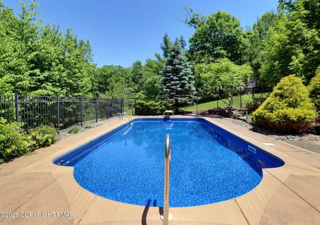 Homes for sale in Bartonsville, PA | 110 Mackenzie Ln, Bartonsville, PA 18321 | MLS# PM-141963