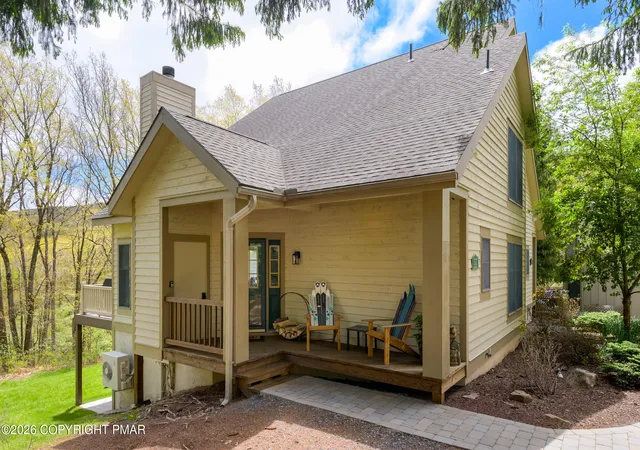 Homes for sale in Tannersville, PA | 416 Hickory Dr, Tannersville, PA 18372 | MLS# PM-142067