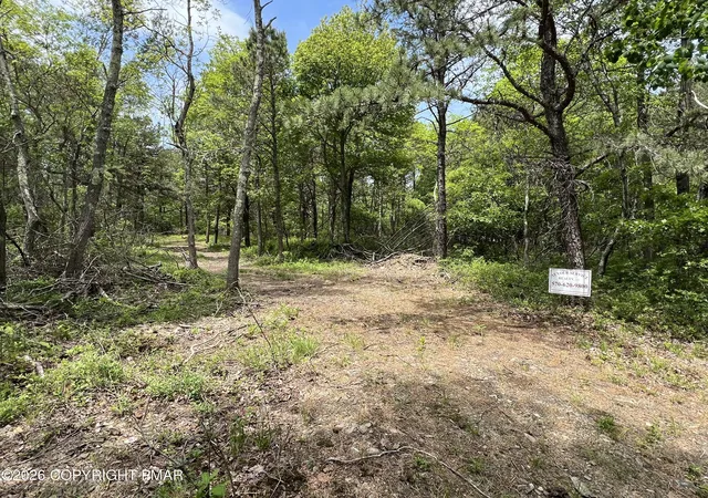 Homes for sale in Blakeslee, PA | 104 Windy Way 104 Way, Blakeslee, PA 18610 | MLS# PM-141970