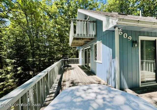 Homes for sale in Effort, PA | 609 Rainbow Ter, Effort, PA 18330 | MLS# PM-142232