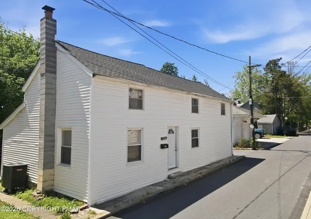 Photo 1 of Single family home for sale at 418 Crane St, Catasauqua, PA 18032 | MLS# PM-142010 | Listing updated on 2026-06-08