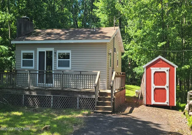 Homes for sale in Blakeslee, PA | 202 Fern Ridge Rd, Blakeslee, PA 18610 | MLS# PM-142230
