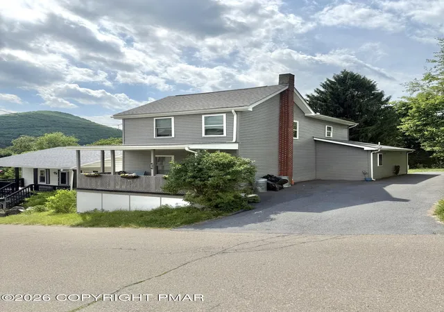Homes for sale in Jim Thorpe, PA | 305 Oak St, Jim Thorpe, PA 18229 | MLS# PM-142024