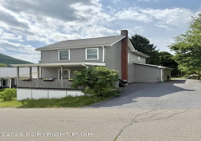Homes for sale in Jim Thorpe, PA | 305 Oak St, Jim Thorpe, PA 18229 | MLS# PM-142024