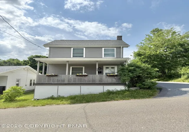 Homes for sale in Jim Thorpe, PA | 305 Oak St, Jim Thorpe, PA 18229 | MLS# PM-142024