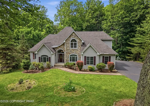 Photo 2 of Single family home for sale at 608 Washington Xing, East Stroudsburg, PA 18301 | MLS# PM-142526 | Listing updated on 2026-09-16