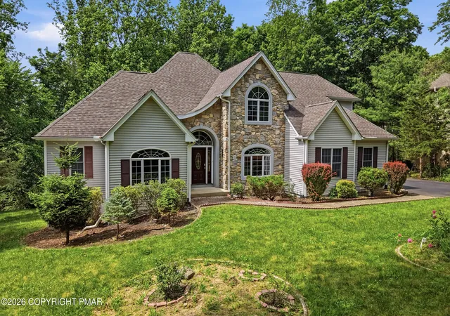 Photo 3 of Single family home for sale at 608 Washington Xing, East Stroudsburg, PA 18301 | MLS# PM-142526 | Listing updated on 2026-09-16