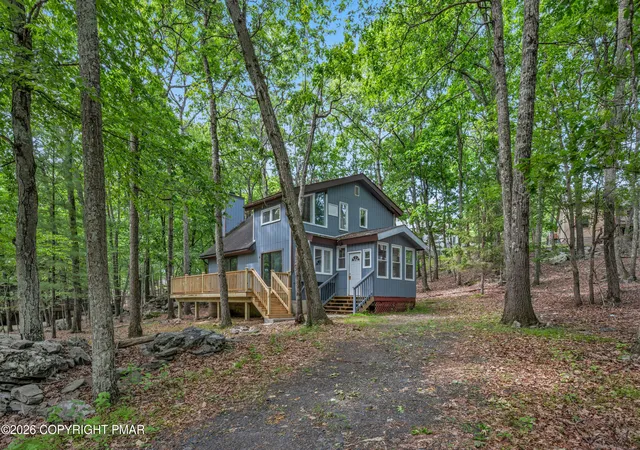 Homes for sale in Bushkill, PA | 2306 Chatham Ct, Bushkill, PA 18324 | MLS# PM-142678