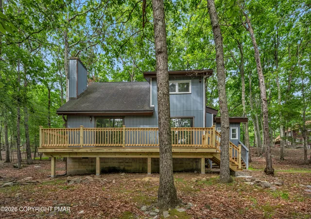 Homes for sale in Bushkill, PA | 2306 Chatham Ct, Bushkill, PA 18324 | MLS# PM-142678