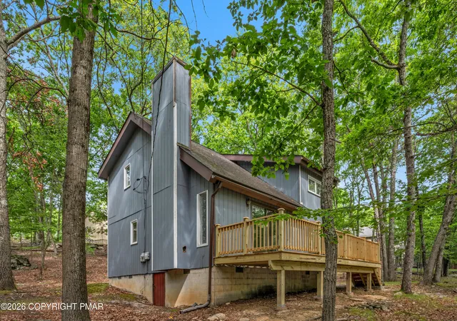 Homes for sale in Bushkill, PA | 2306 Chatham Ct, Bushkill, PA 18324 | MLS# PM-142678