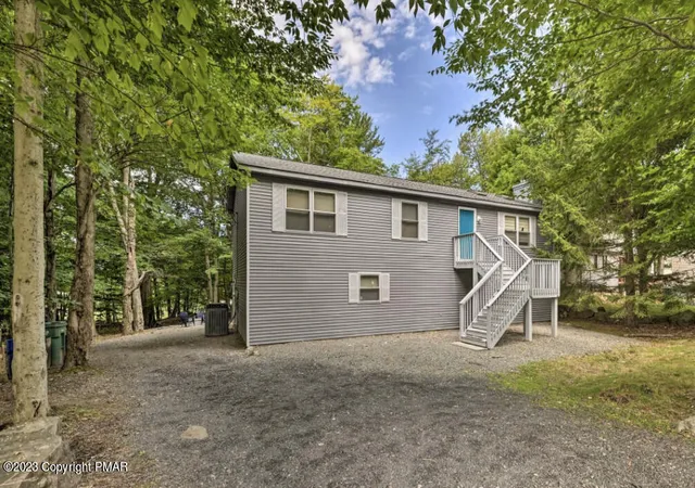 2nd image of 327 Country Pl Dr, Tobyhanna, PA 18466 | MLS# PM-142716