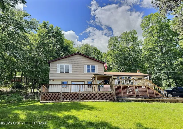 Homes for sale in Bushkill, PA | 3207 Pine Ridge Dr, Bushkill, PA 18324 | MLS# PM-142103