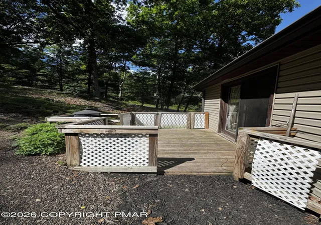 Homes for sale in Bushkill, PA | 3207 Pine Ridge Dr, Bushkill, PA 18324 | MLS# PM-142103