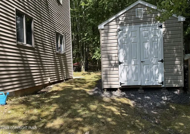 Homes for sale in Bushkill, PA | 4271 Winchester Wy, Bushkill, PA 18324 | MLS# PM-142262
