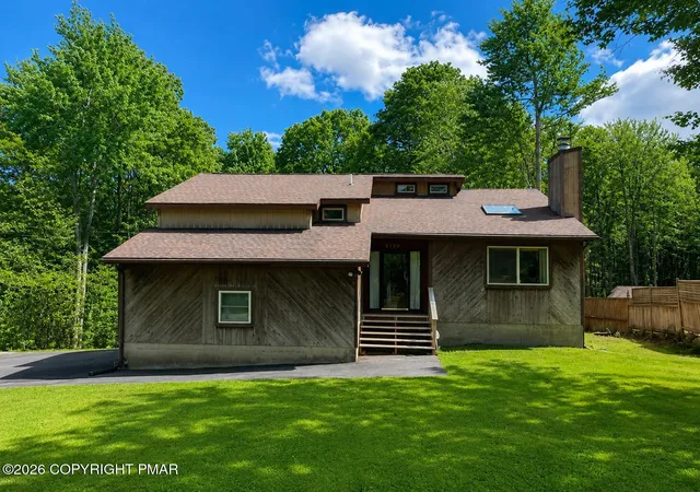 Homes for sale in Tobyhanna, PA | 6137 Victoria Dr, Tobyhanna, PA 18466 | MLS# PM-142226