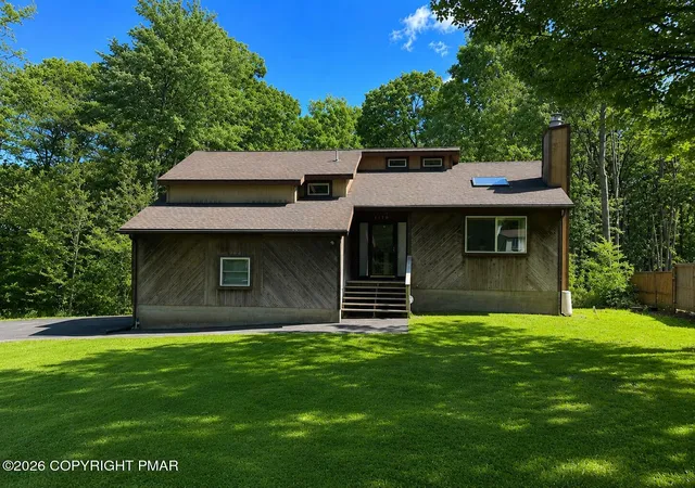 Photo 3 of Sale Pending at 6137 Victoria Dr, Tobyhanna, PA 18466 | MLS# PM-142226 | Listing updated on 2026-09-29