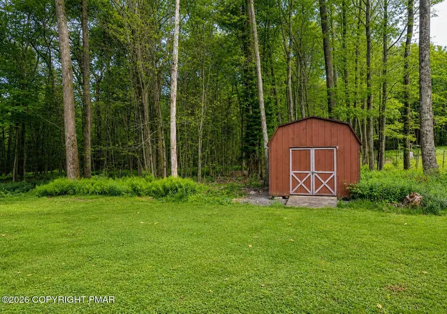 Homes for sale in Tobyhanna, PA | 6137 Victoria Dr, Tobyhanna, PA 18466 | MLS# PM-142226