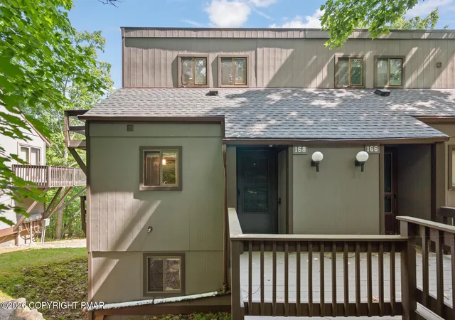 Homes for sale in Tannersville, PA | 168 Upper Village Wy, Tannersville, PA 18372 | MLS# PM-142703