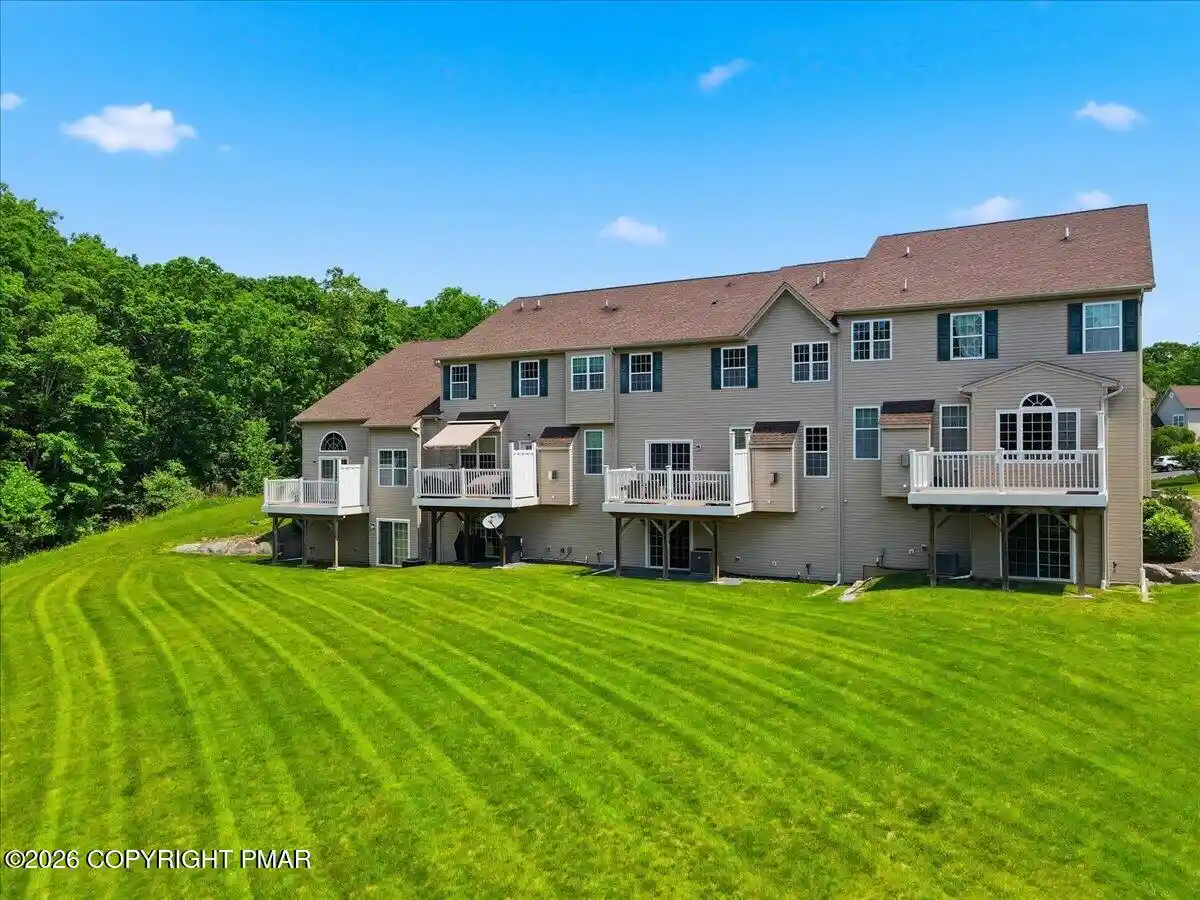 Listing Photo 2 - Condo for sale in 2005 Muirfield Wy located at 2005 Muirfield Wy, East Stroudsburg, PA 18302 - Unit 2005 Muirfield Way