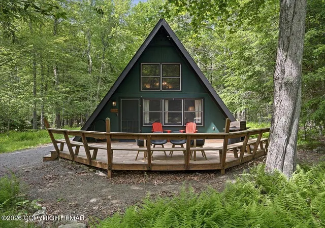 Homes for sale in Pocono Pines, PA | 2394 Overlook Ln, Pocono Pines, PA 18350 | MLS# PM-142248