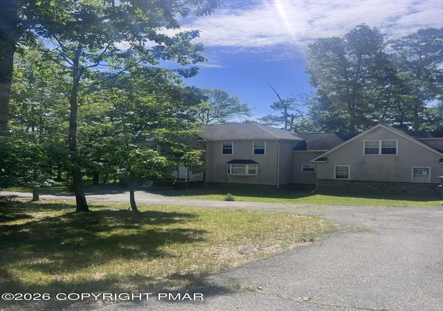 Homes for sale in Tamiment, PA | 105 Hobbit Dr, Tamiment, PA 18371 | MLS# PM-142316
