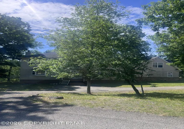 Homes for sale in Tamiment, PA | 105 Hobbit Dr, Tamiment, PA 18371 | MLS# PM-142316