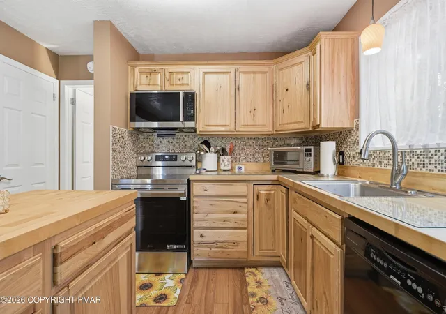 Homes for sale in East Stroudsburg, PA | 104 Hyland Dr, East Stroudsburg, PA 18301 | MLS# PM-142360
