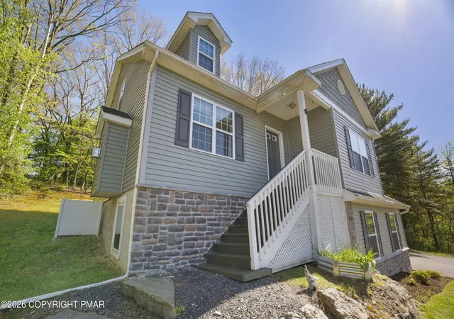 Photo 3 of Single family home for sale at 320 Reagan Dr, East Stroudsburg, PA 18301 | MLS# PM-142233 | Listing updated on 2026-09-06