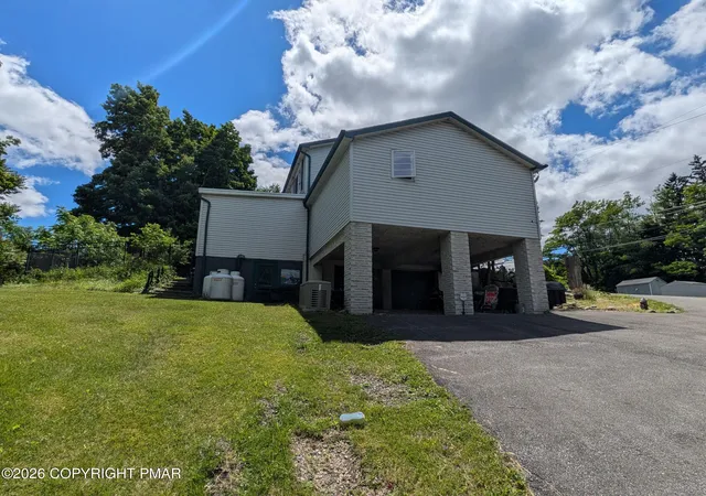 Photo 5 of Single family home for sale at 926 Route 390, Cresco, PA 18326 | MLS# PM-142238 | Listing updated on 2026-07-28