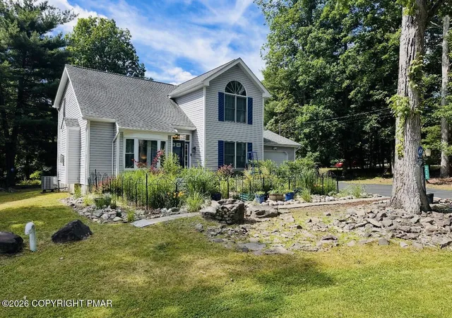 Homes for sale in East Stroudsburg, PA | 215 Spicebush Dr, East Stroudsburg, PA 18301 | MLS# PM-142366