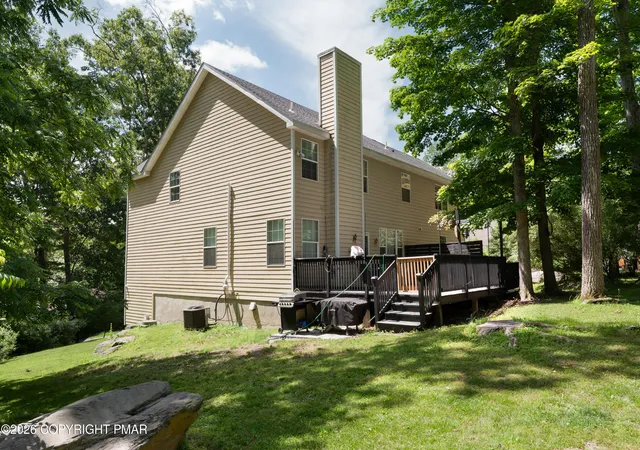 Homes for sale in East Stroudsburg, PA | 2115 Hemlock Ln, East Stroudsburg, PA 18302 | MLS# PM-142247