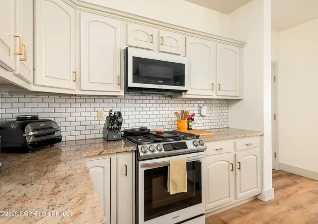 Homes for sale in East Stroudsburg, PA | 2115 Hemlock Ln, East Stroudsburg, PA 18302 | MLS# PM-142247