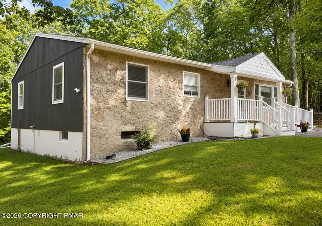 Homes for sale in Saylorsburg, PA | 179 Darcy Dr, Saylorsburg, PA 18353 | MLS# PM-142274
