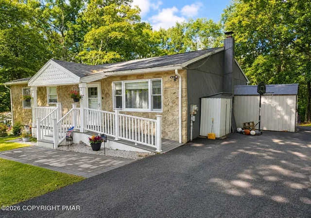 Homes for sale in Saylorsburg, PA | 179 Darcy Dr, Saylorsburg, PA 18353 | MLS# PM-142274