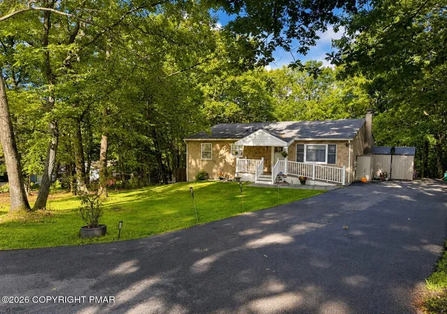 Homes for sale in Saylorsburg, PA | 179 Darcy Dr, Saylorsburg, PA 18353 | MLS# PM-142274