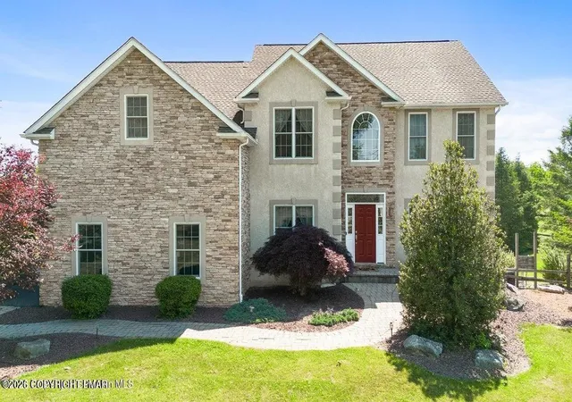 Photo 2 of Single family home for sale at 562 Country Clb Rd, Easton, PA 18045 | MLS# PM-142271 | Listing updated on 2026-09-23