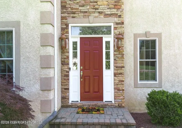 Photo 3 of Single family home for sale at 562 Country Clb Rd, Easton, PA 18045 | MLS# PM-142271 | Listing updated on 2026-09-23